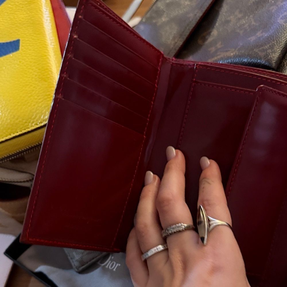 Ferragamo vintage Wallet
Elegant Red Leather Women's Wallet - Picture 5 of 5